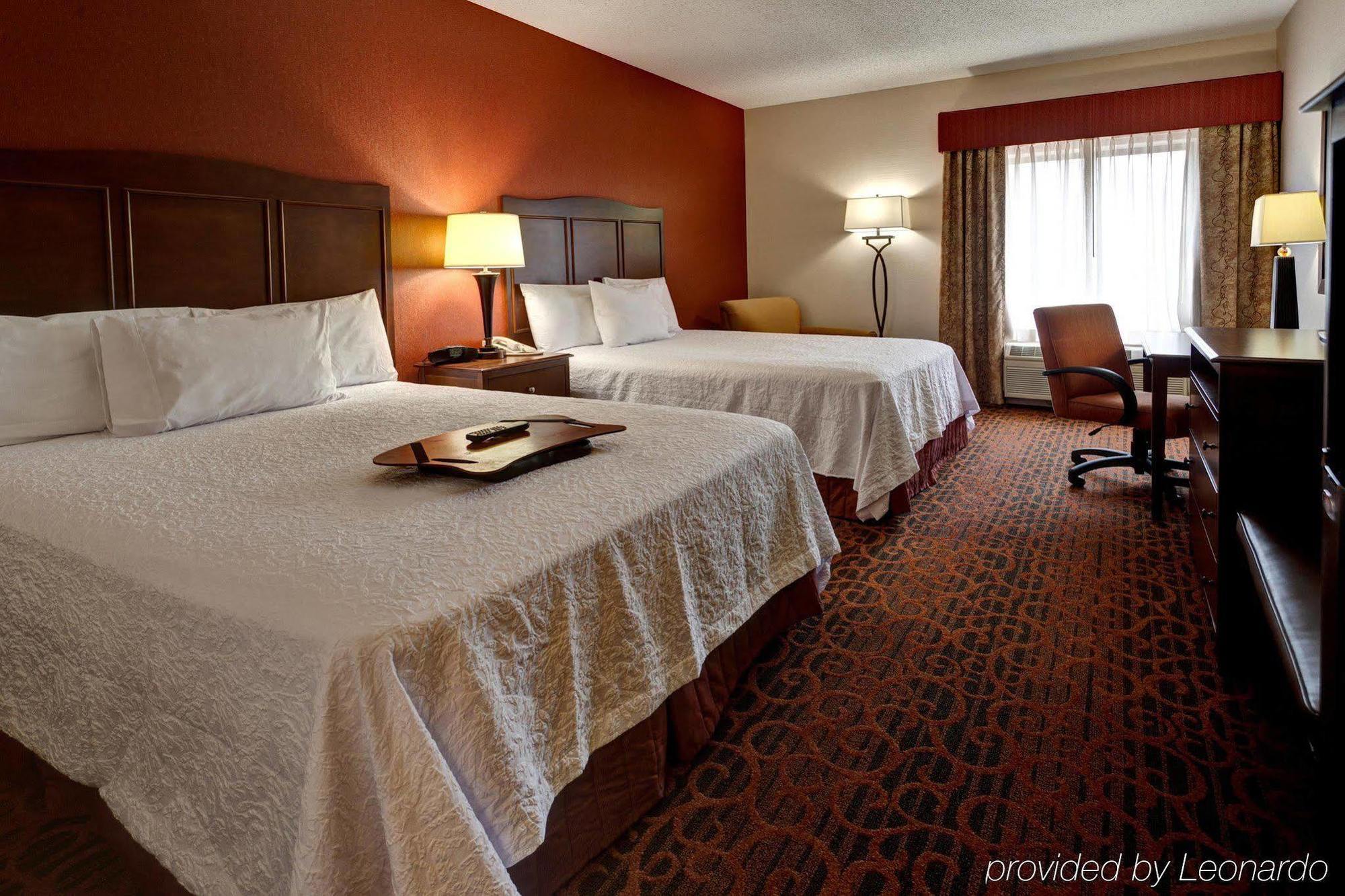 Hampton Inn Manhattan Exterior photo
