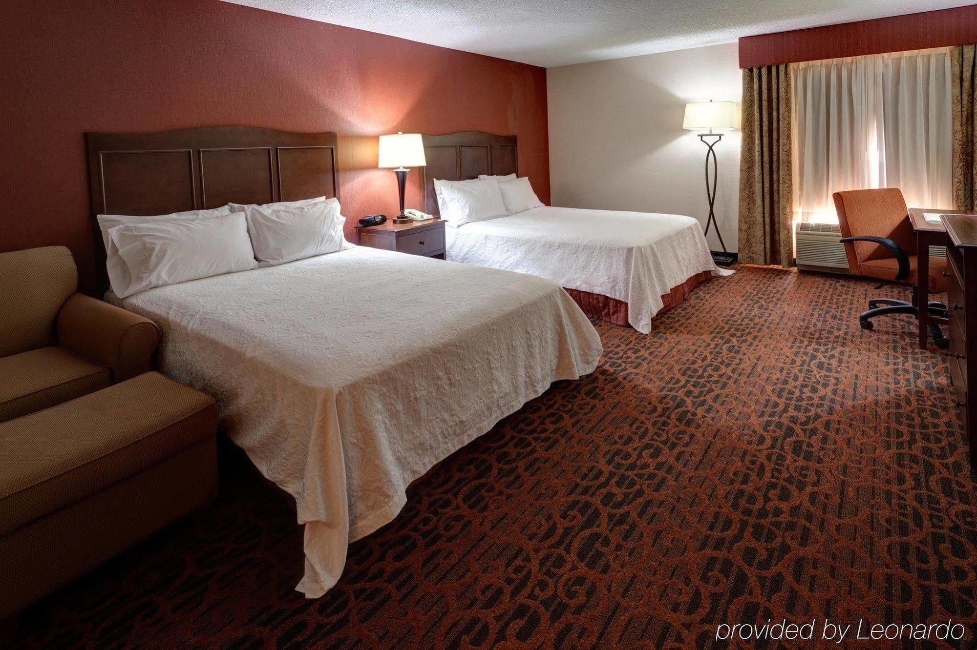 Hampton Inn Manhattan Exterior photo