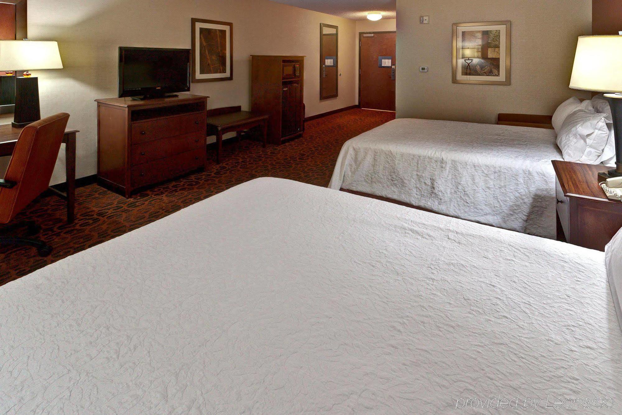 Hampton Inn Manhattan Exterior photo