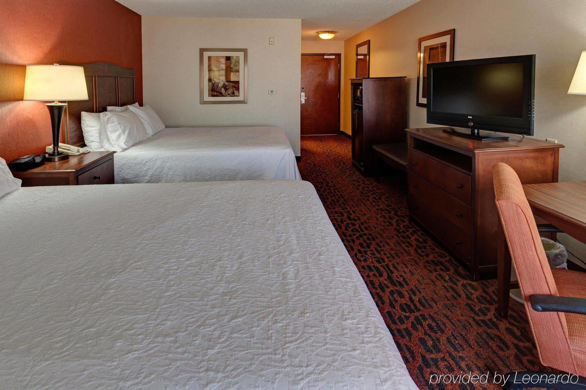 Hampton Inn Manhattan Exterior photo