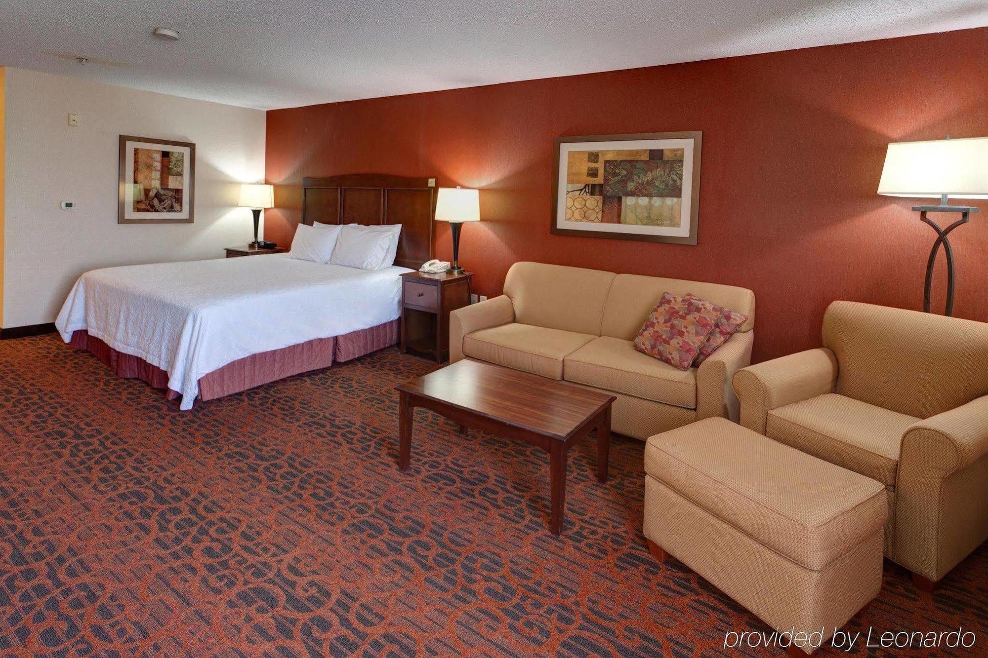 Hampton Inn Manhattan Exterior photo