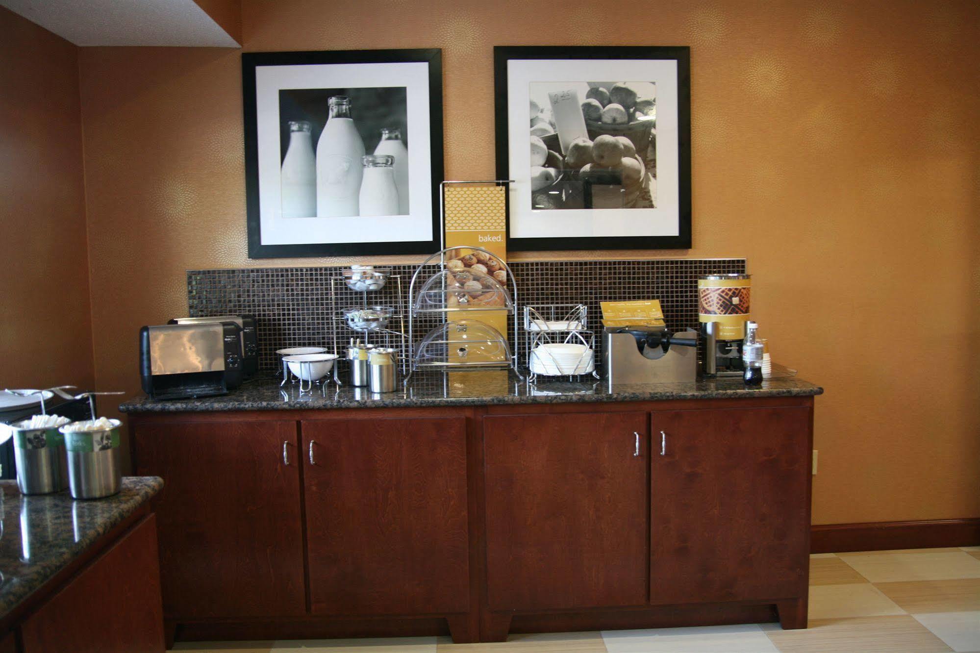 Hampton Inn Manhattan Exterior photo