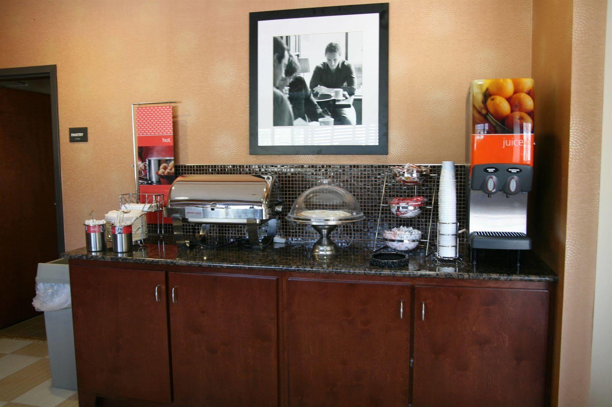 Hampton Inn Manhattan Exterior photo